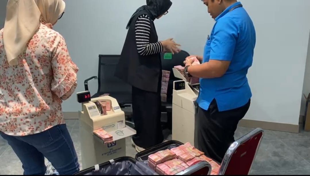Geger di Gedung Bundar! Tim Penyidik Sita Uang Suap Rp2 Miliar dari Kuasa Hukum Tersangka DJU