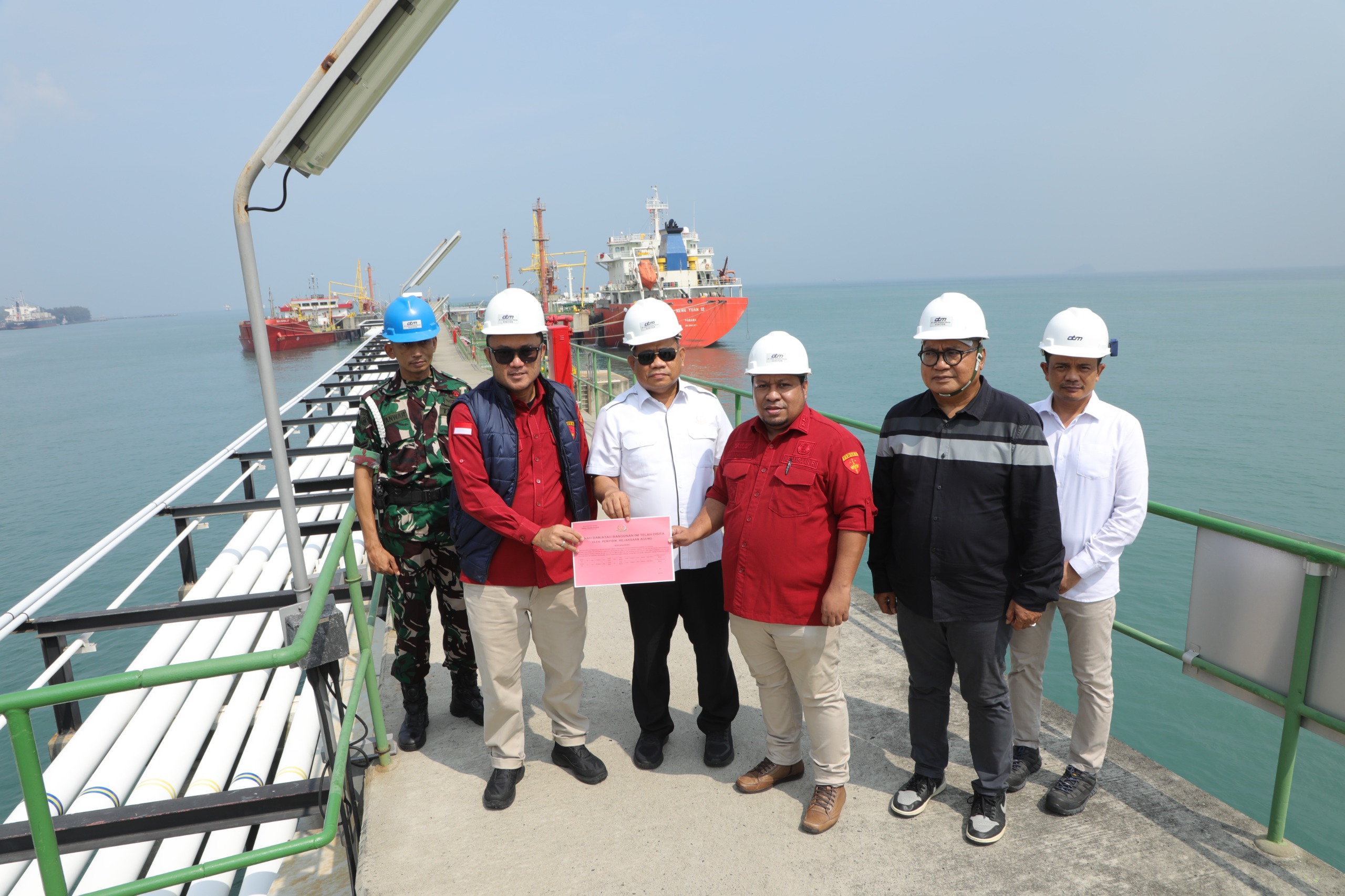 Tim Penyidik Kejaksaan Sita Aset PT Orbit Terminal Merak dalam Kasus Korupsi Minyak Mentah Pertamina