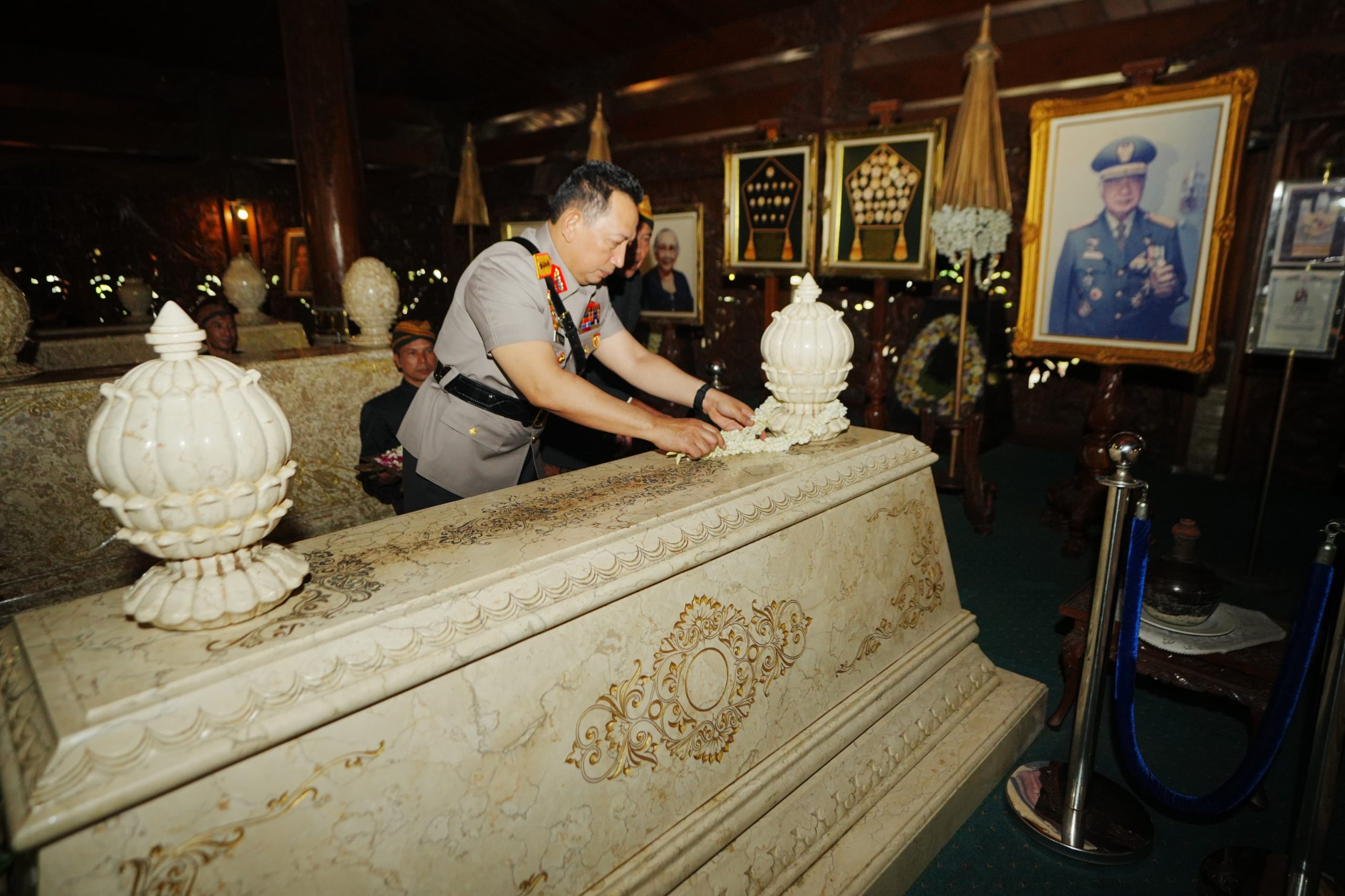 Rangkaian Hari Bhayangkara ke-79, Kapolri Ziarah ke Makam Presiden RI ke-2 Soeharto